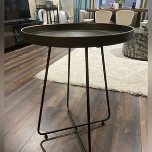 Morden Metal Round Table
